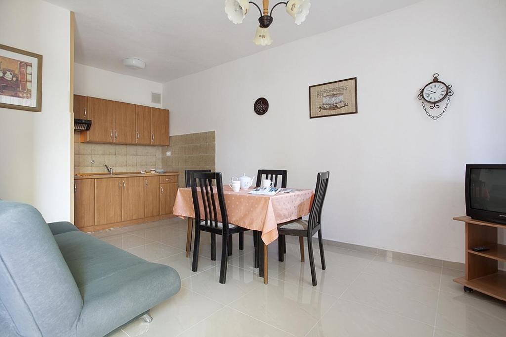 Apartments With A Parking Space Rabac, Labin - 7622 المظهر الخارجي الصورة